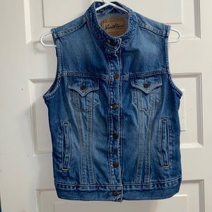 Levi’s Strauss Denim Jean Jacket VEST 100% Cotton Size Misses Medium (8-10)